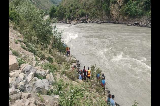 कर्णाली नदीमा पानीको बहाव खतरा नजिक